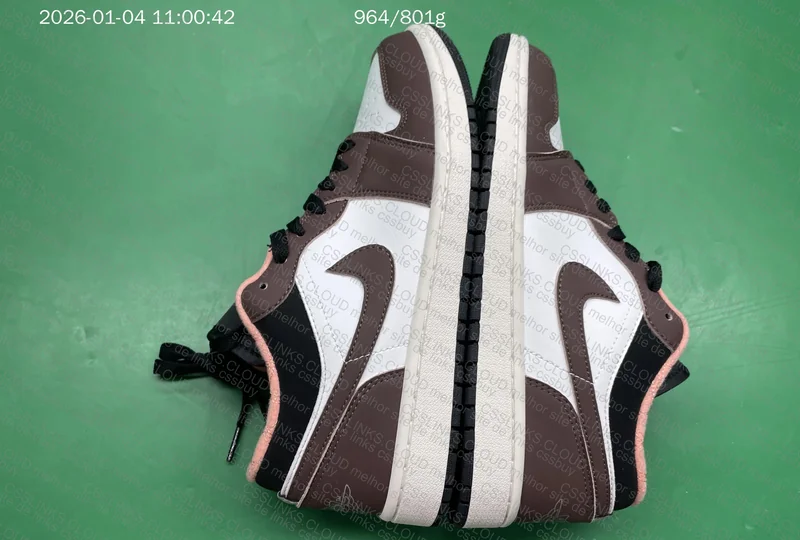 Air Jordan 1 Low SE Mocha 3