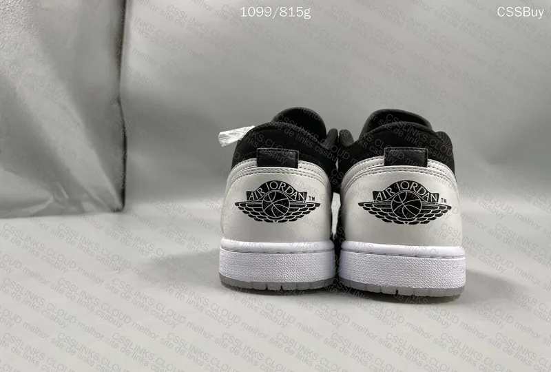 Air Jordan 1 Low SE Panda Grey 6