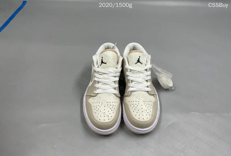 Air Jordan 1 Low SE Sail Rattan University Red 7