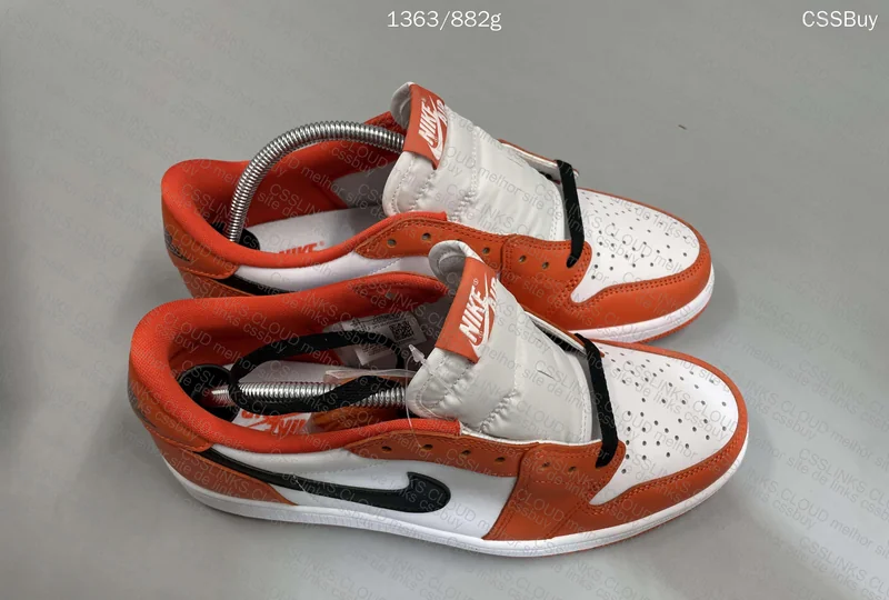 Air Jordan 1 Low SE Starfish