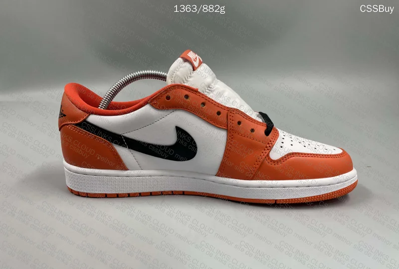 Air Jordan 1 Low SE Starfish 7