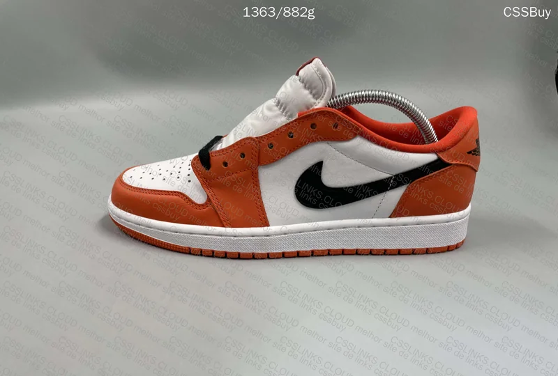 Air Jordan 1 Low SE Starfish 9