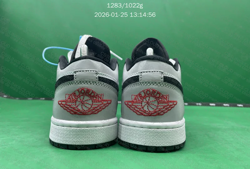 Air Jordan 1 Low SE - White/Fire Red-Black