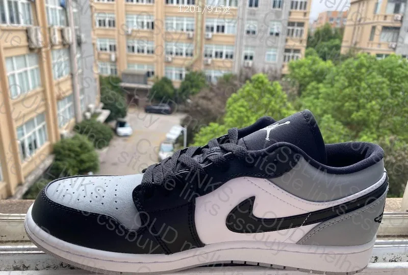Air Jordan 1 Low 'Shadow Toe' 4