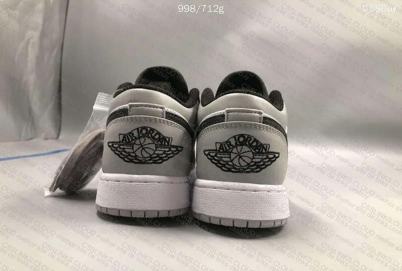 Air Jordan 1 Low Smoke Grey Toe 2