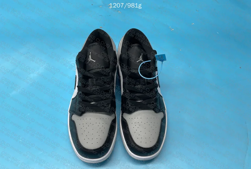 Air Jordan 1 Low Smoke Grey Toe 4