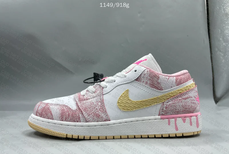 Air Jordan 1 Low - Strawberry Ice Cream 3