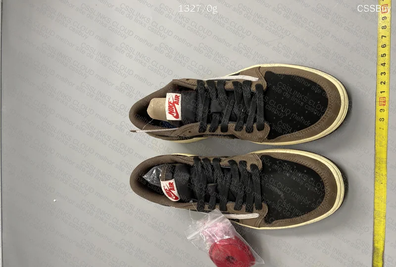 Air Jordan 1 Low Travis 4