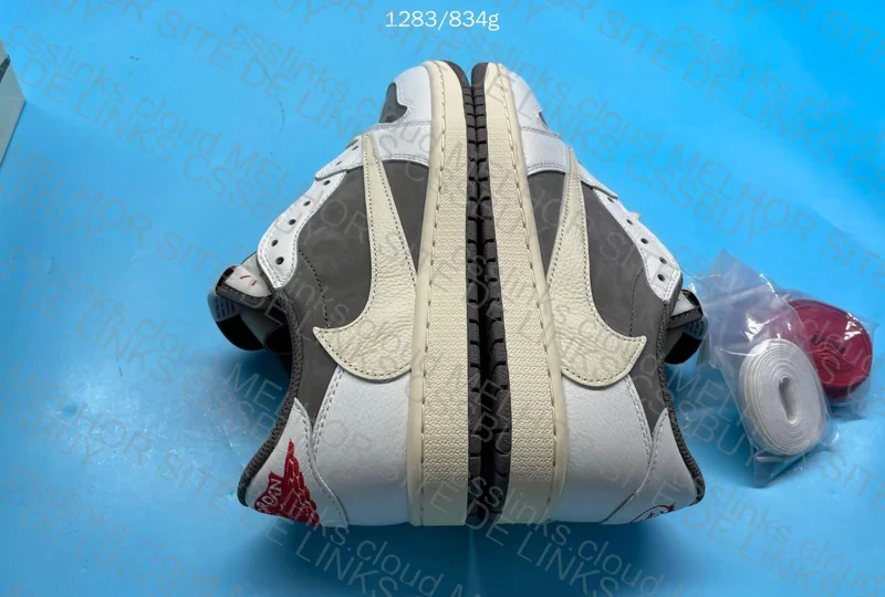 Air Jordan 1 Low Travis Reverse Mocha 3
