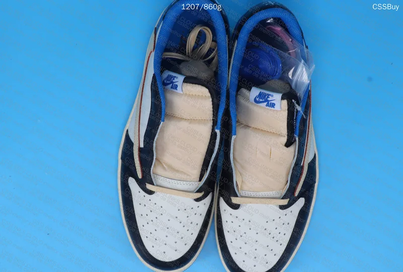 Air Jordan 1 Low Travis Scott [150y]