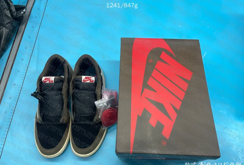Air Jordan 1 Low Travis Scott Mocha 2