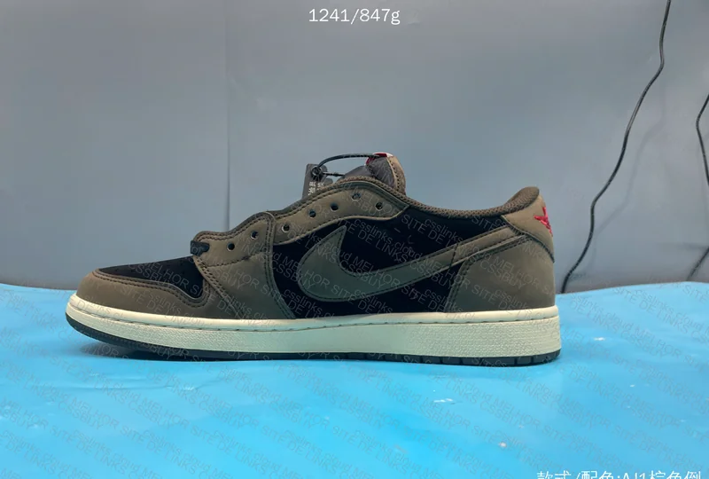 Air Jordan 1 Low Travis Scott Mocha 3