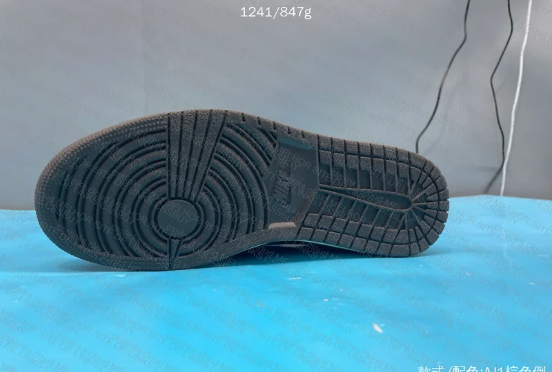 Air Jordan 1 Low Travis Scott Mocha 4