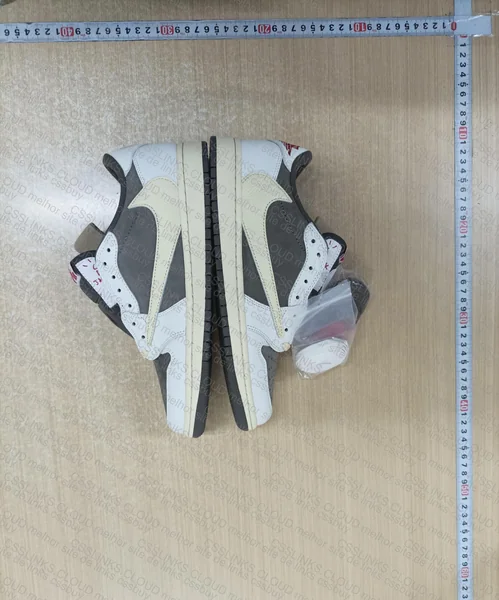 Air Jordan 1 Low - Travis Scott Reverse Mocha 2