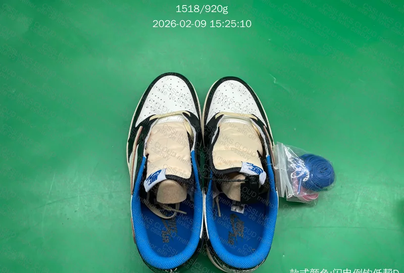 Air Jordan 1 Low "Travis Scott x Fragment" 3