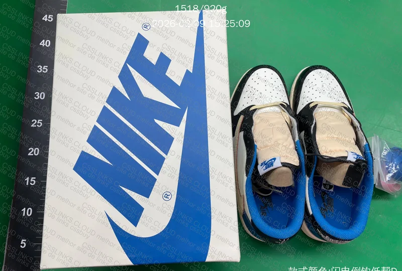 Air Jordan 1 Low "Travis Scott x Fragment" 7