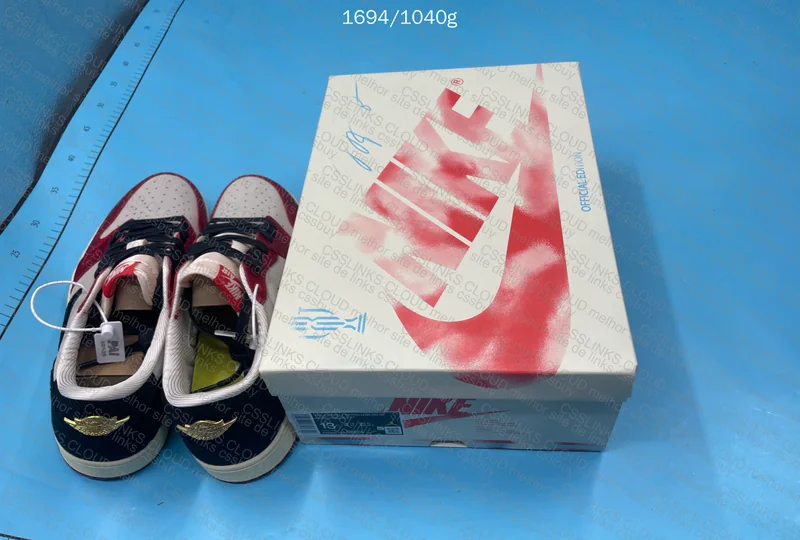 Air Jordan 1 Low Trophy Room 5