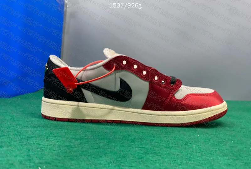 Air Jordan 1 Low Trophy Room Away