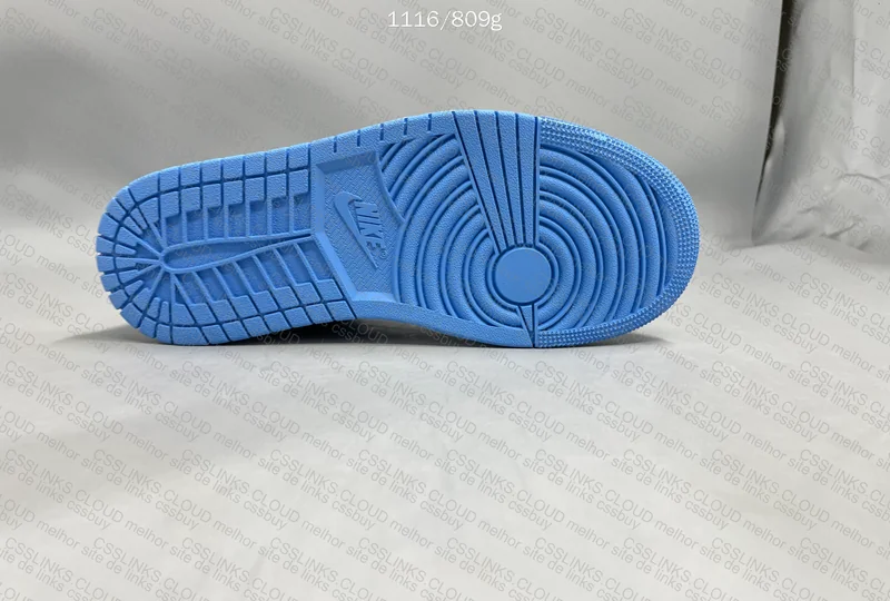 Air Jordan 1 Low University Blue 4