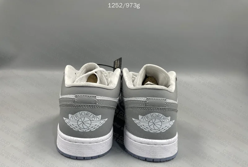 Air Jordan 1 Low 'Wolf' 4