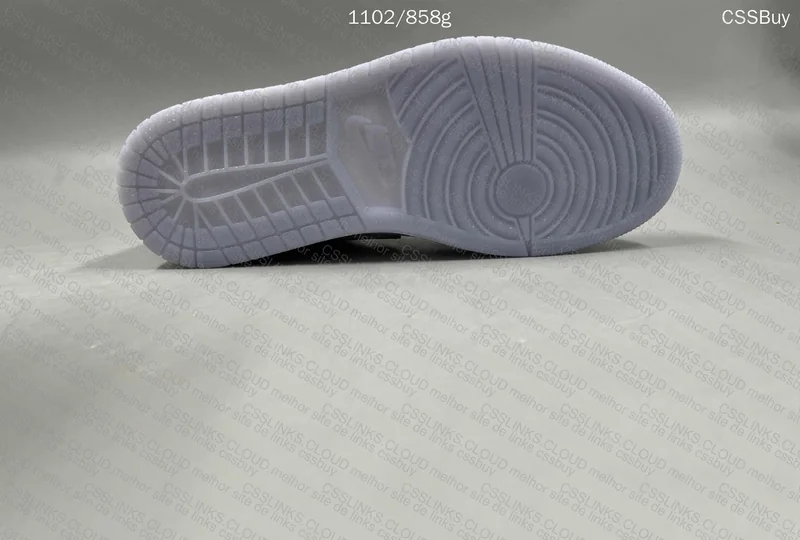 Air Jordan 1 Low 'Wolf Grey' 4