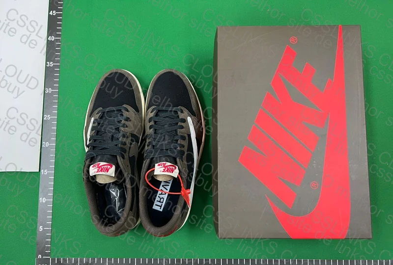Air Jordan 1 Low x Travis Scott Mocha 2