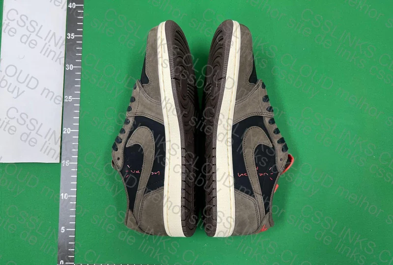 Air Jordan 1 Low x Travis Scott Mocha 3