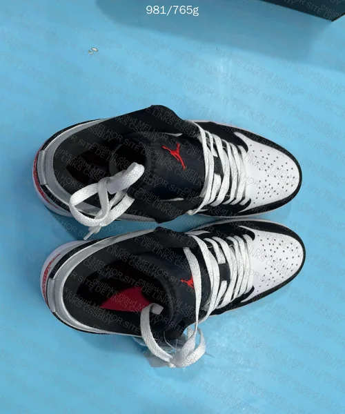 Air Jordan 1 'Matte Silver'