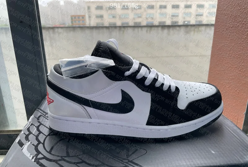 Air Jordan 1 'Matte Silver' 2