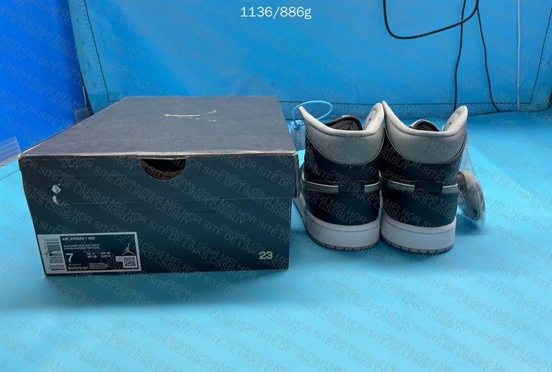 Air Jordan 1 Mid 4