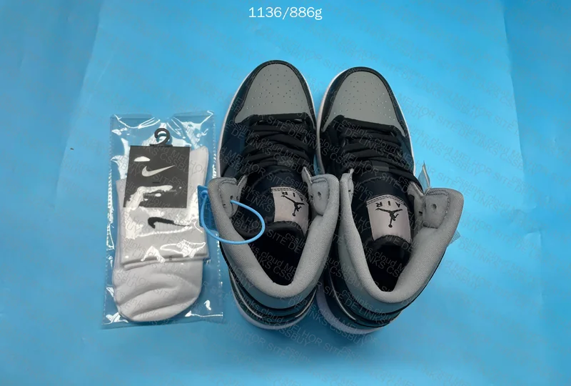 Air Jordan 1 Mid 6