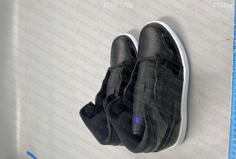Air Jordan 1 Mid SE 2