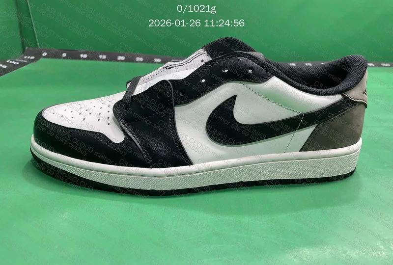 Air Jordan 1 Mocha 3
