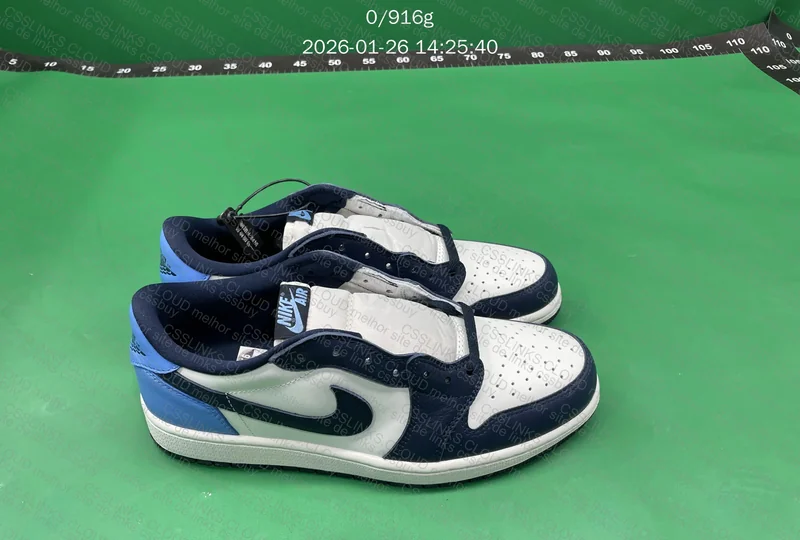 Air Jordan 1 Obsidian