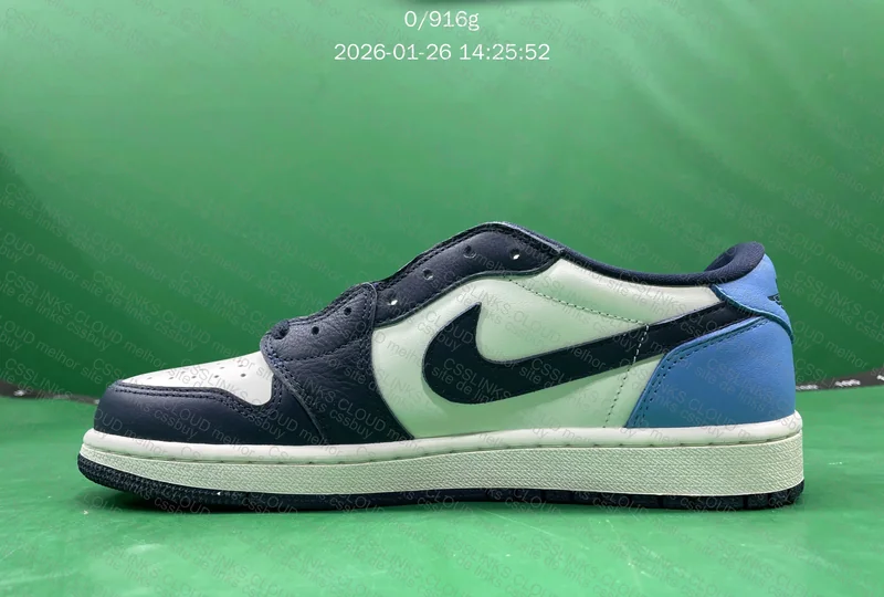 Air Jordan 1 Obsidian 4