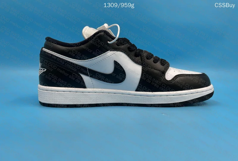 Air Jordan 1 / Panda 4