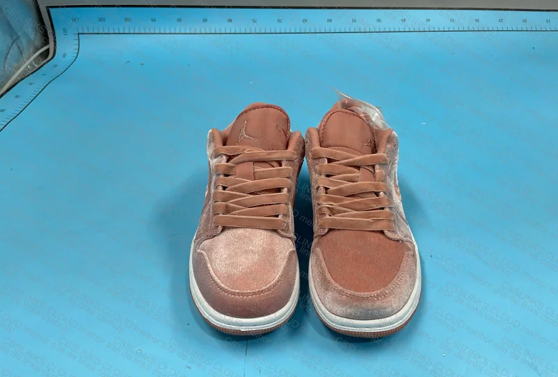 Air Jordan 1 Pink 3