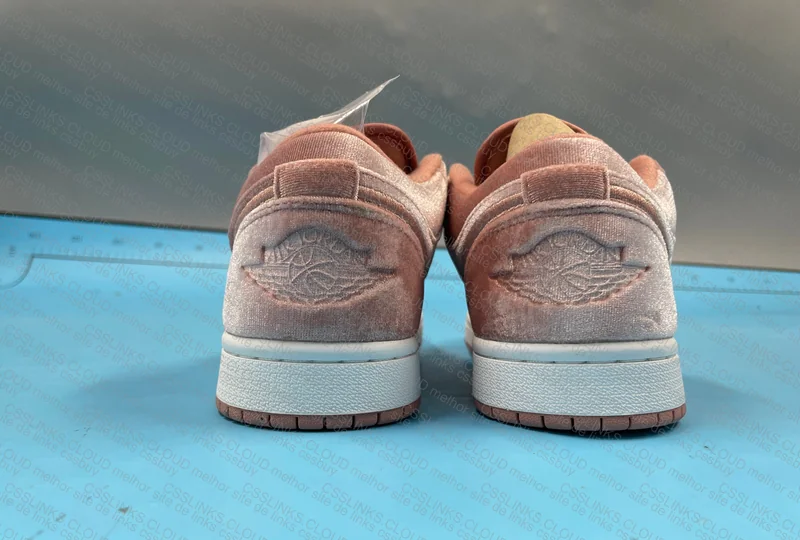 Air Jordan 1 Pink 4