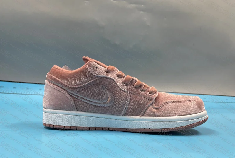 Air Jordan 1 Pink 7