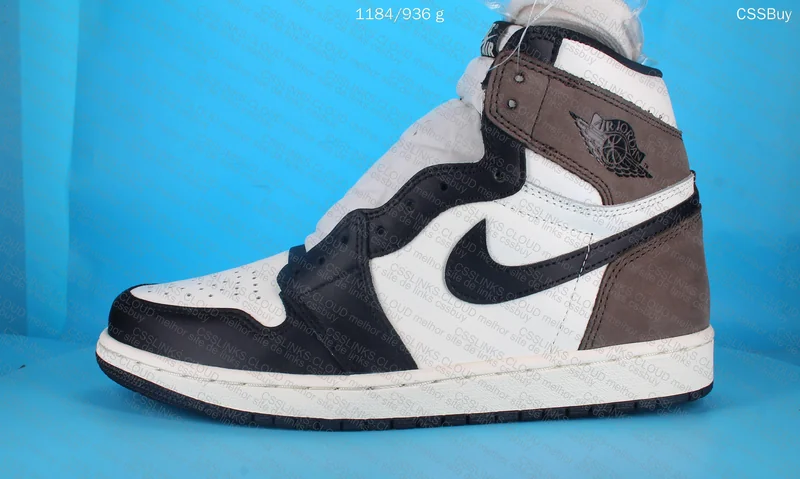 Air Jordan 1 Retro High Dark Mocha 3
