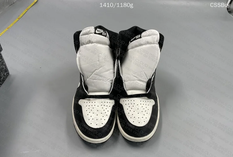 Air Jordan 1 Retro High Dark Mocha 2