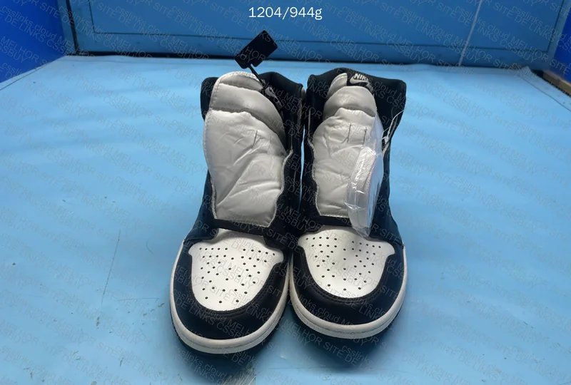 Air Jordan 1 Retro High Dark Mocha 3