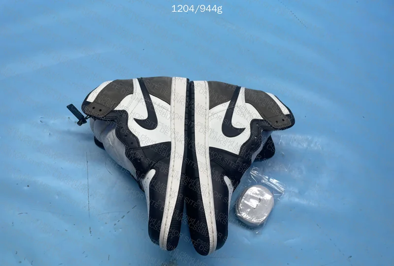 Air Jordan 1 Retro High Dark Mocha 5