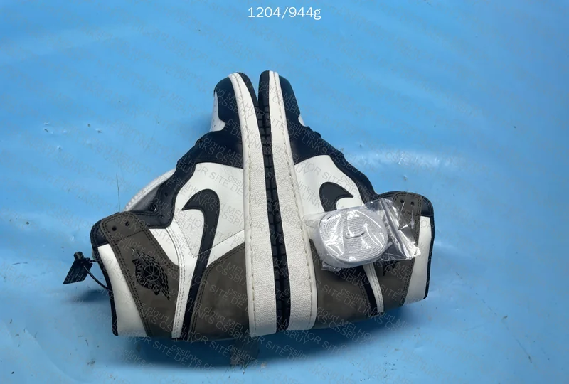 Air Jordan 1 Retro High Dark Mocha 6