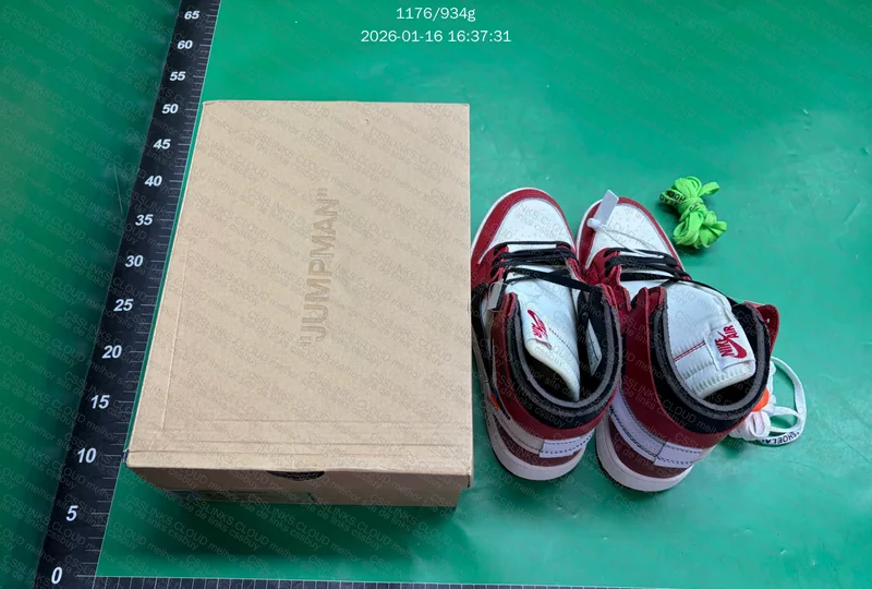 Air Jordan 1 Retro High Off-White Chicago