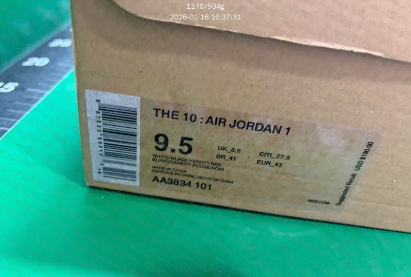 Air Jordan 1 Retro High Off-White Chicago 4