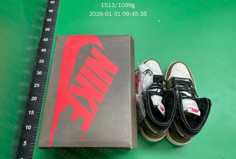 Air Jordan 1 Retro High OG SP Travis Scott Mocha (CD4487-100) 8