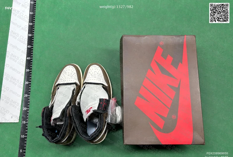 Air Jordan 1 Retro High Travis Scott 3