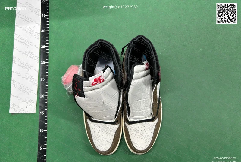 Air Jordan 1 Retro High Travis Scott 4