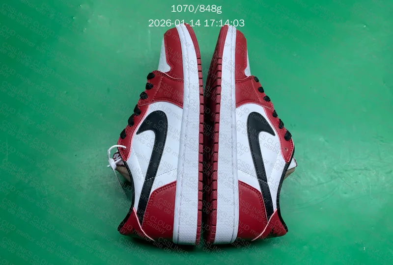 Air Jordan 1 Retro Low Chicago (2016) (705329-600) 5